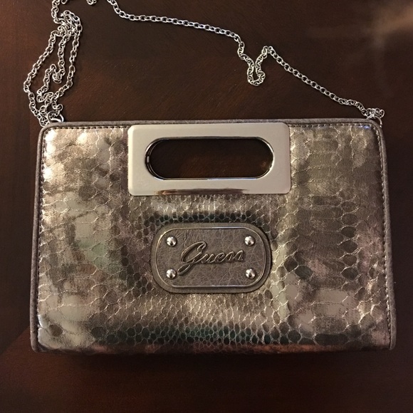 Guess Clutch with Removable Chain Strap - NWOT - Picture 1 of 4