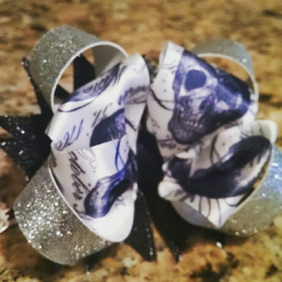 4 inch Boutique bow skulls handmade