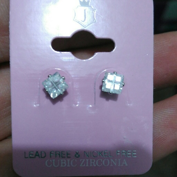 Earrings - Picture 1 of 1