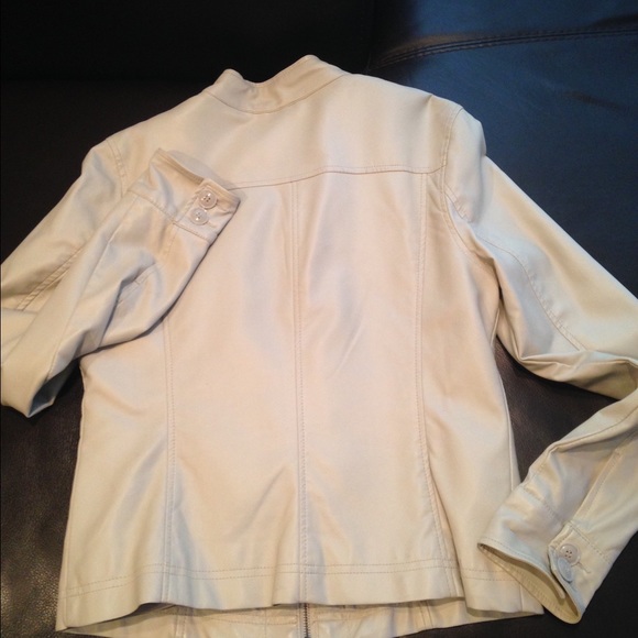 Leather jacket - Picture 2 of 3