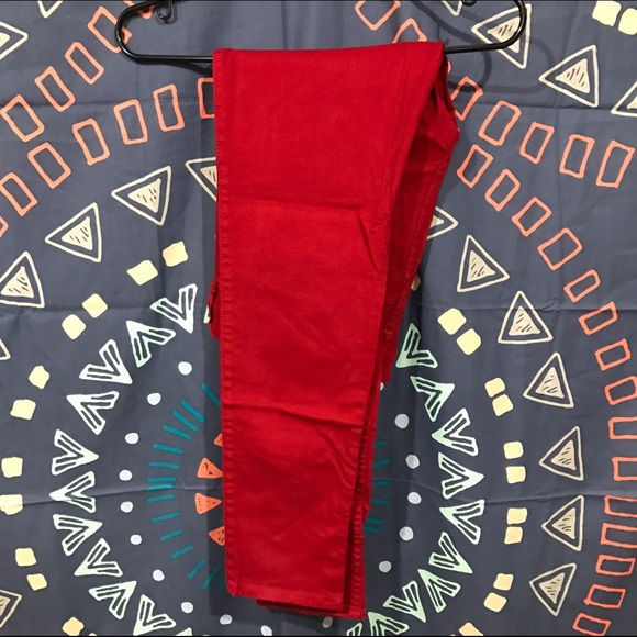 Skinny red pants