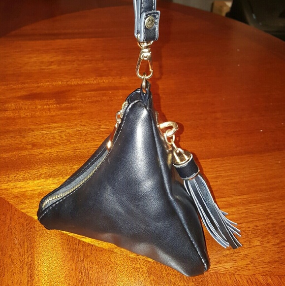 Pyramid wrislet - Picture 2 of 4