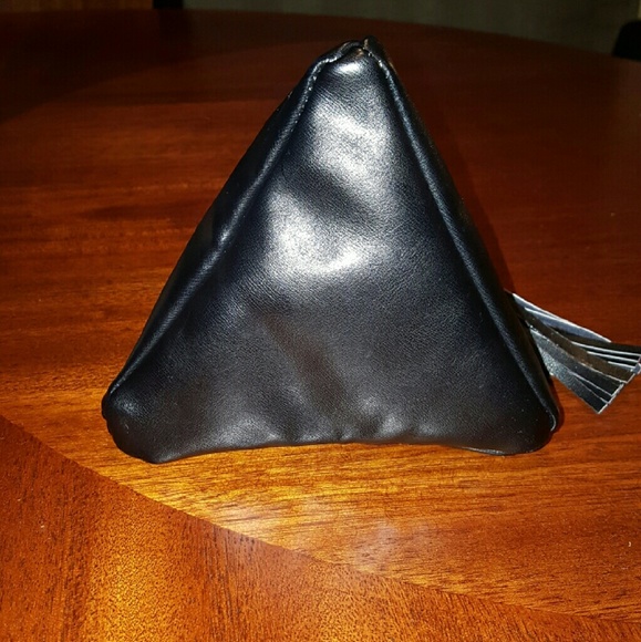Pyramid wrislet - Picture 4 of 4