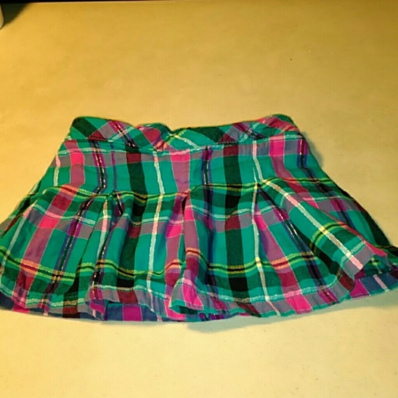 Classy, cute green plaid skort.