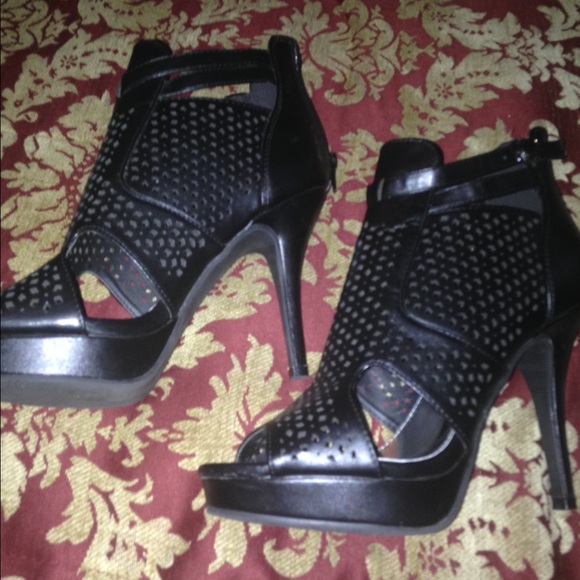 JustFab Shoes - Black heels 🌑