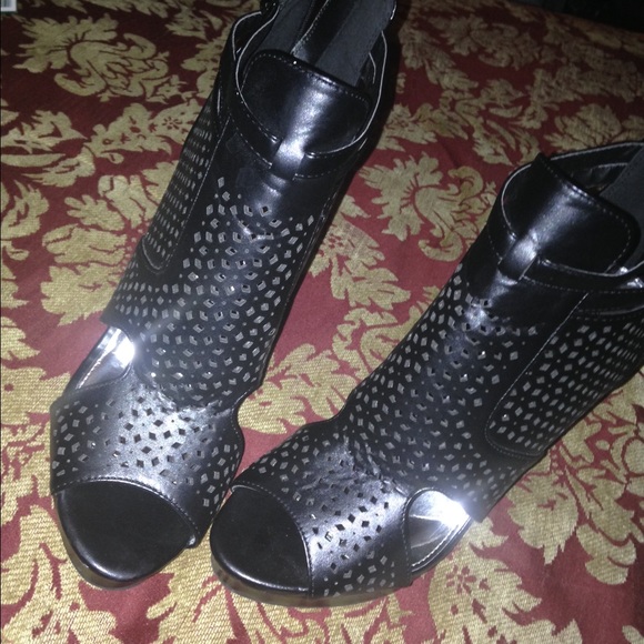 Black heels 🌑 - Picture 2 of 3