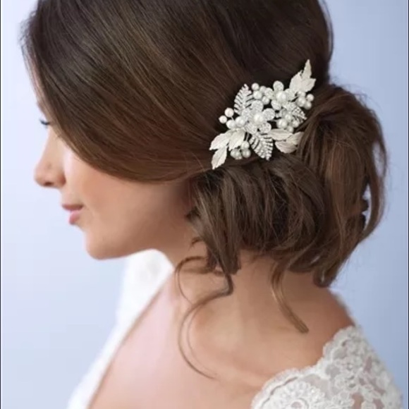 Pearl Rhinestone Flower Hair Comb - Picture 2 of 2