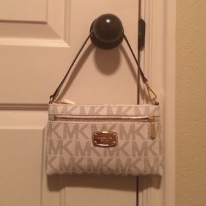 Michael Kors jet set purse