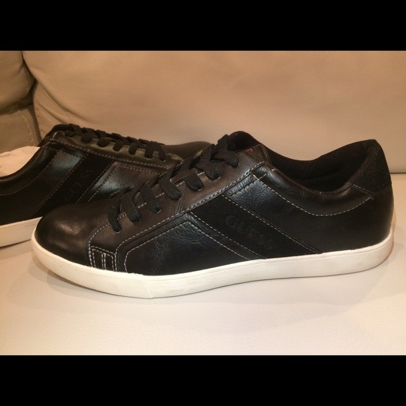 Guess Men's Sneaker Size 10 NWT