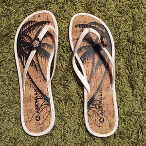 Airwalk White Flower Embellished Flip-flops