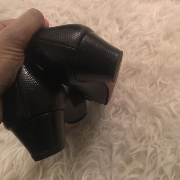 SOLD Salvatore Feragamo Vara Pumps - Picture 4 of 4