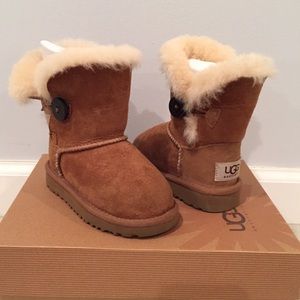 UGG KIDS Bailey Button Boots