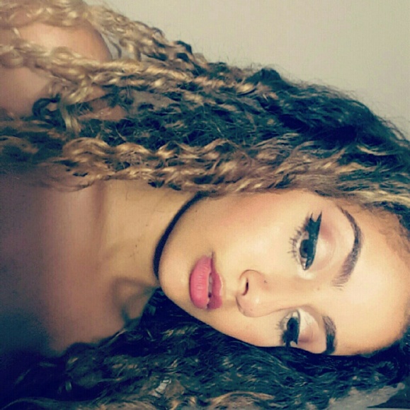 Meet your Posher, Mina