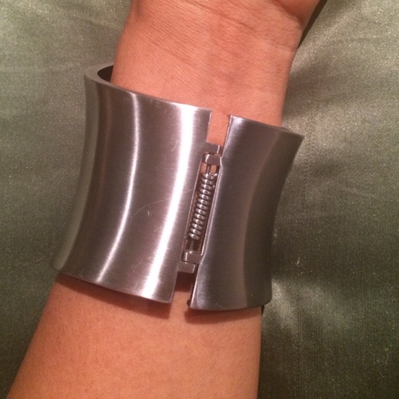 Modern bracelet - Picture 2 of 3