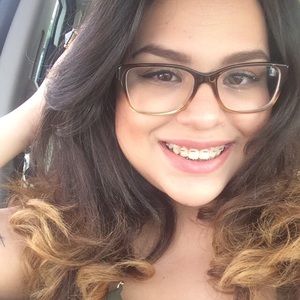 Meet your Posher, Macarena