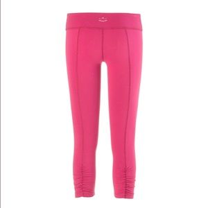 Beyond Yoga Back Gathered Capri's