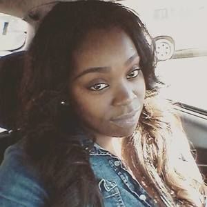 Meet your Posher, Ayesha