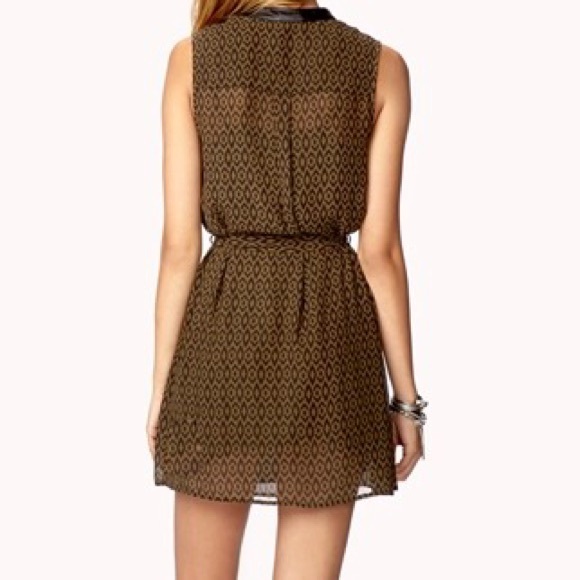 Green Patterned Dress - Picture 3 of 4