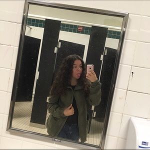 Meet your Posher, Anahi