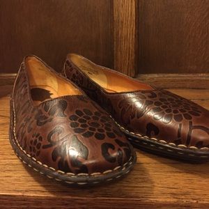 BORN Brown Flower Design Flats Size 10 Leather