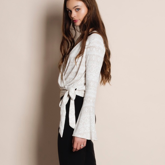 LAST PIECE Printed Wrap Long Sleeve Top - Picture 3 of 4