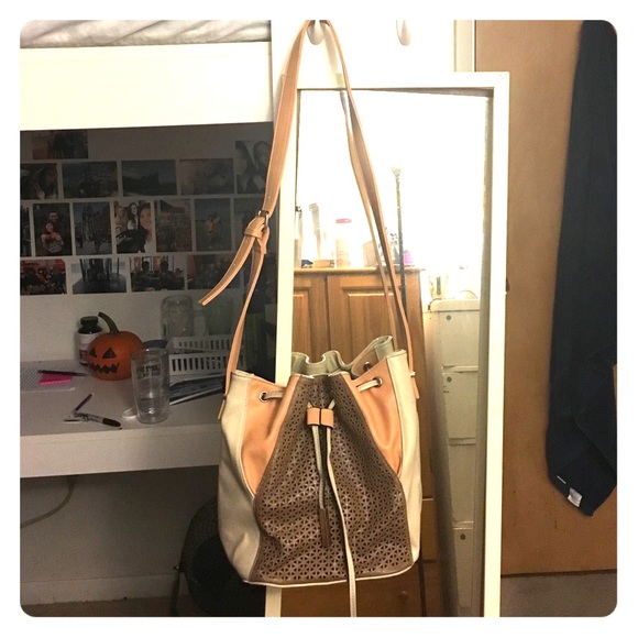 Bucket bag