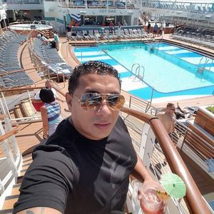 Meet your Posher, Martinez