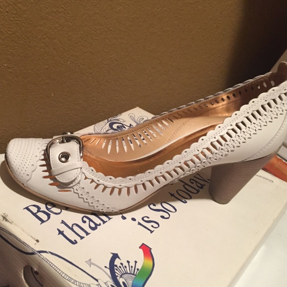 Cute wood heel shoe worn only once