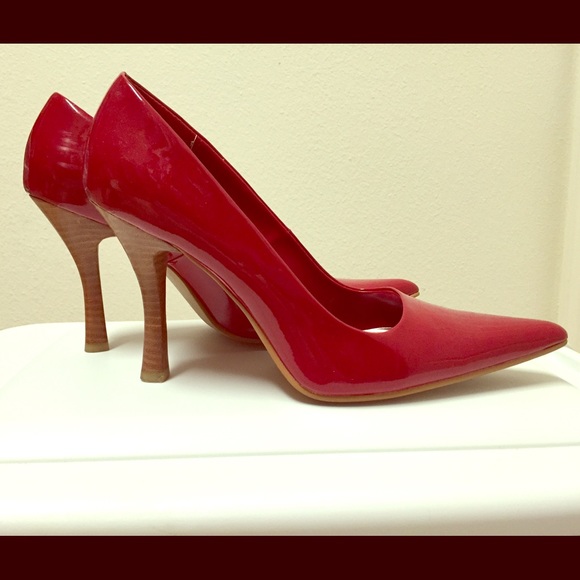 Closed toe pumps