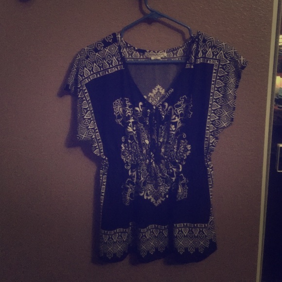 Claudia Richard cute top