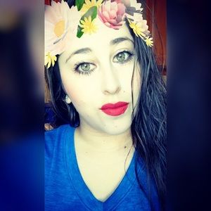 Meet your Posher, Alejandra