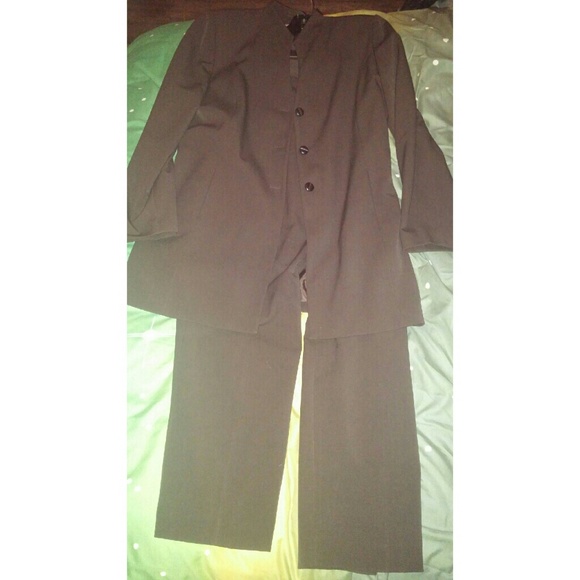 Dark brown suit - Picture 1 of 3