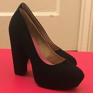 Chunky heel black pump