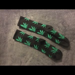 Black and Green Weed Socks
