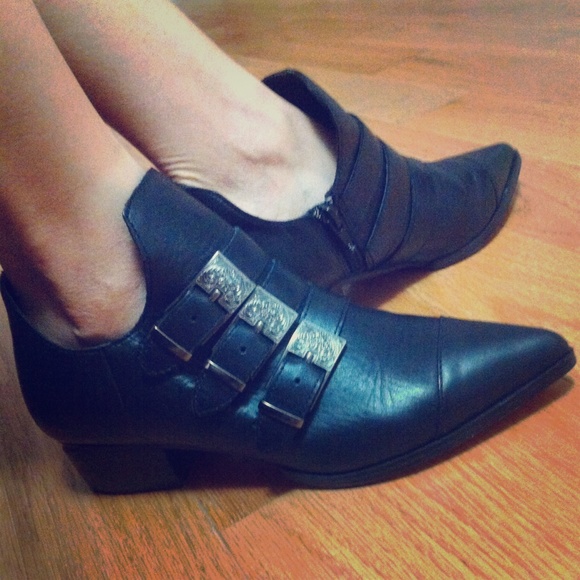 Forever 21 black ankle boots with sliver buckle - Picture 1 of 4