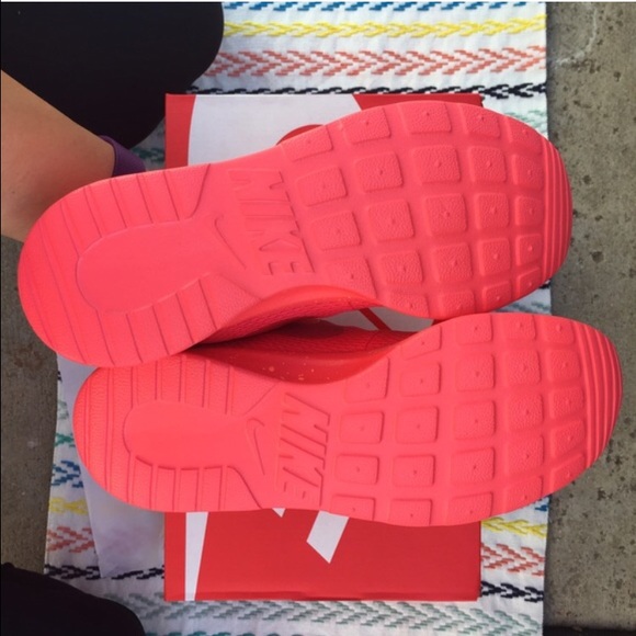 NIKE women's amber glow shoes Sz 8 new - Picture 3 of 3