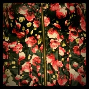 Flash sale!-Fun and flirty floral corset style top