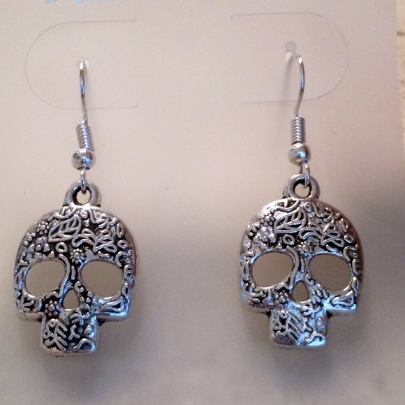 🛍💀 Silver Floral Calavera Sugar Skull Earrings - Picture 2 of 4