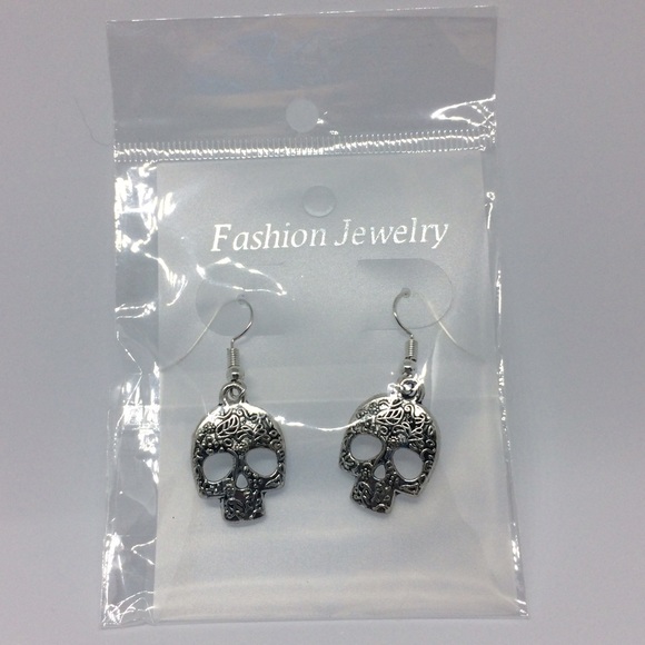 🛍💀 Silver Floral Calavera Sugar Skull Earrings - Picture 3 of 4