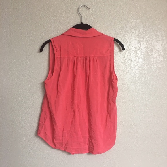 Coral Sleeveless Collared Button-down Tank (M) - Picture 2 of 4