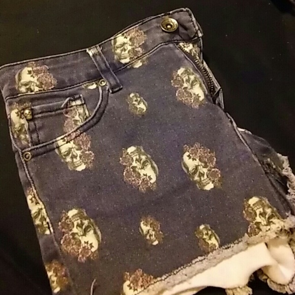 Cute Skull shorts!