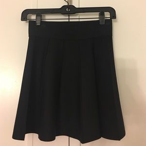 NWT Club Monaco Skirt in Black❤️