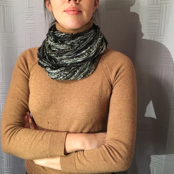 Black / White Infinity Scarf