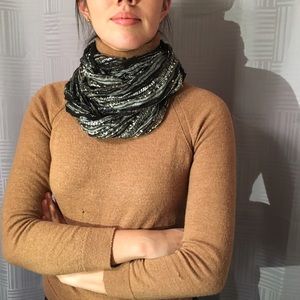 Black / White Infinity Scarf