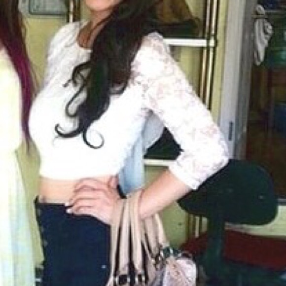 3/4 sleeve flower lace crop top - Picture 3 of 3