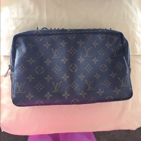 XXSOLDXX on FB 💯Auth LV Large Toiletry 28 - Picture 1 of 4