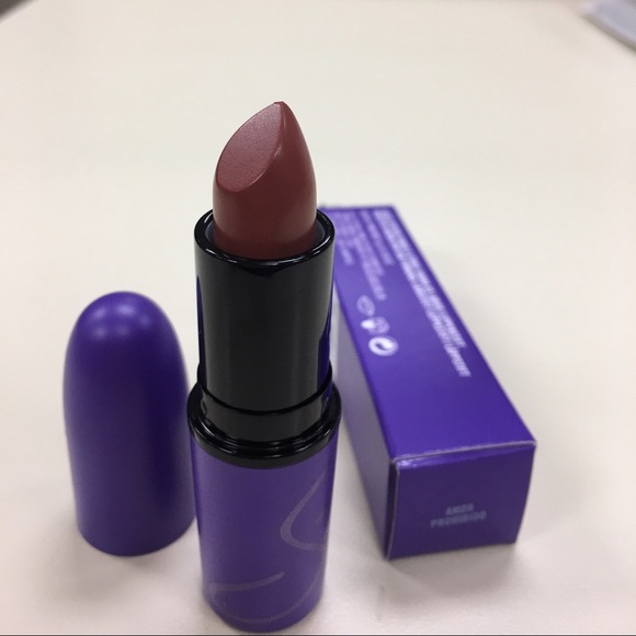 MAC Selena LIPSTICK in *Amor Prohibido* FREE GIFT!