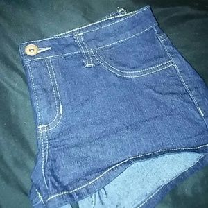 Stretchy Jean shorts!!