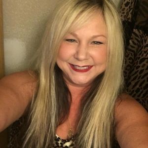 Meet your Posher, Leona