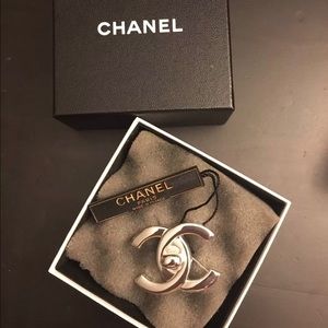 Chanel Classic CC Brooch BRAND NEW